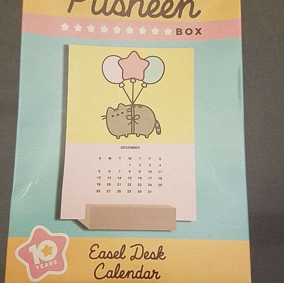 Winter 2020 Pusheen Box collectible Easel Desk Calendar NIB - Picture 1 of 3
